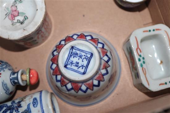 Mixed oriental wares including blue and white, famille rose etc